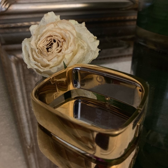 *Authentic* Dolce&Gabbana Square Bangle Watch - Picture 3 of 8